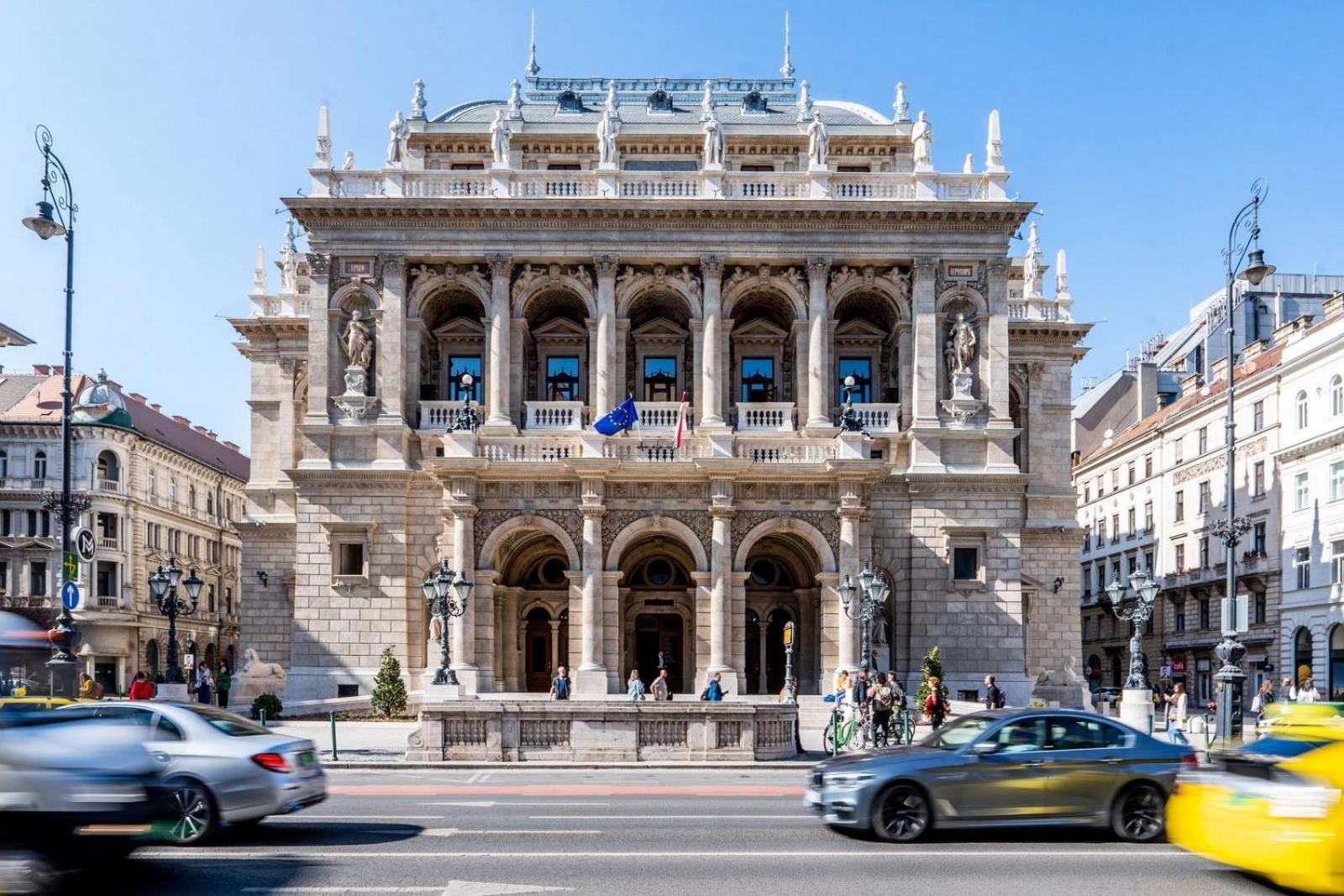 Luxury Art Deco Near Hungarian Parliament *