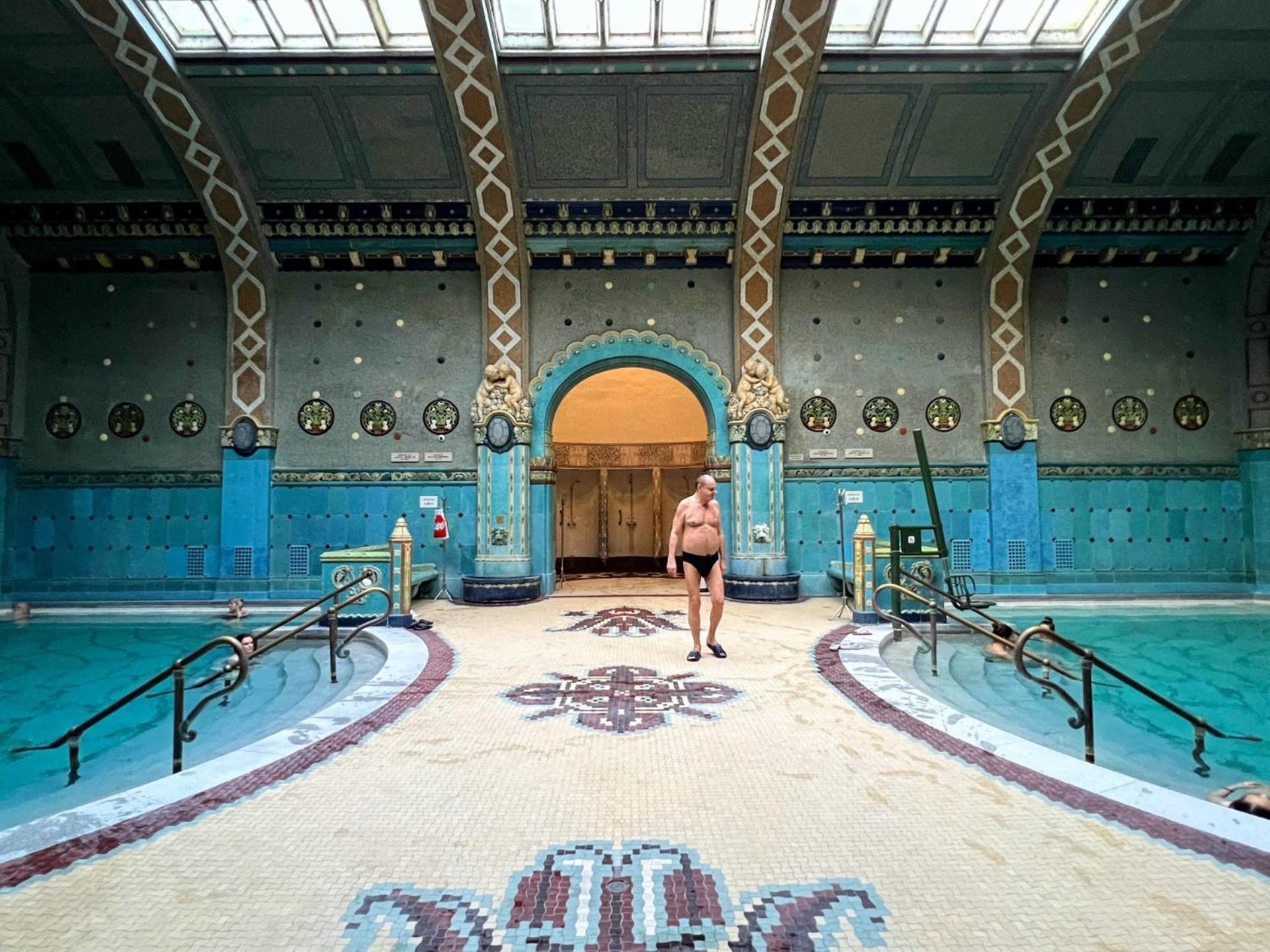 Luxury Art Deco Near Hungarian Parliament Apartment *
